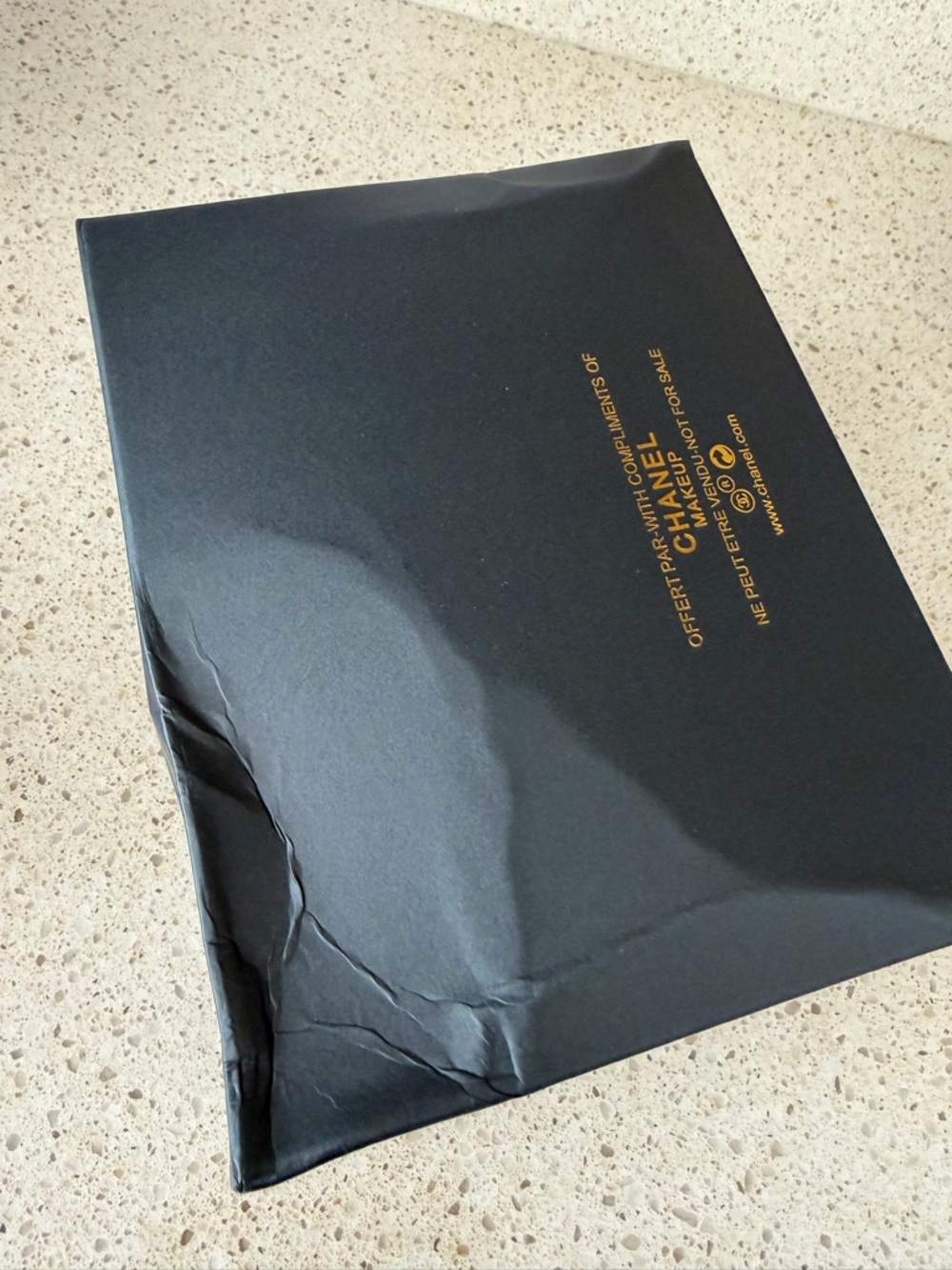 CHANEL MAKEUP BAG GWP - Picture 10 of 10